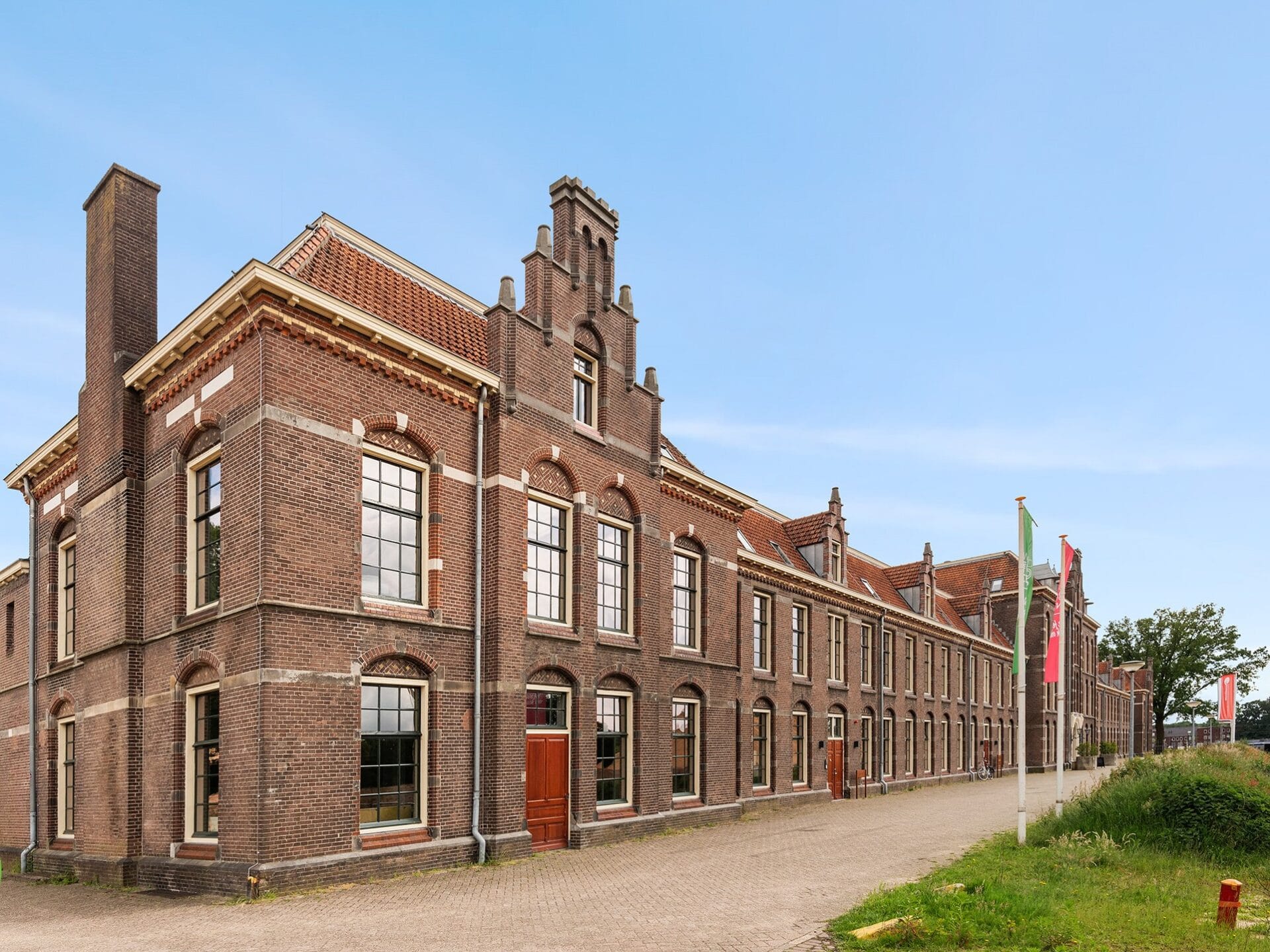 Frisokazerne in Ede, locatie van ROOTS Innovation Hub met flexplekken en coworking spaces in de regio Ede-Wageningen.